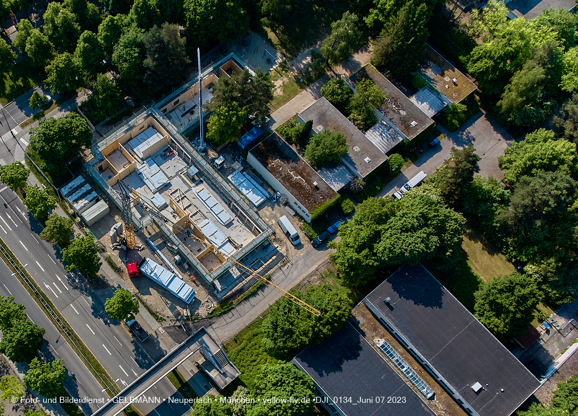 07.06.2023 - aktuelle Fotos von der »<strong><i>Baustelle zum Hort für Kinder</i></strong>« in Neuperlach in München